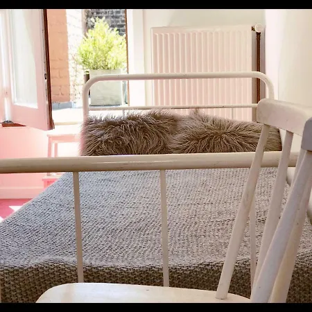 Trendy House 5min From Shoppingstreets 別荘