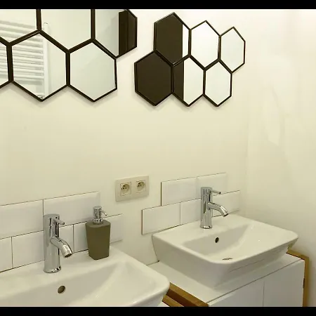 Trendy House 5min From Shoppingstreets Holiday home